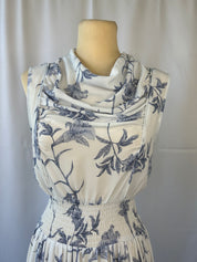 _Sleeveless Floral Dress