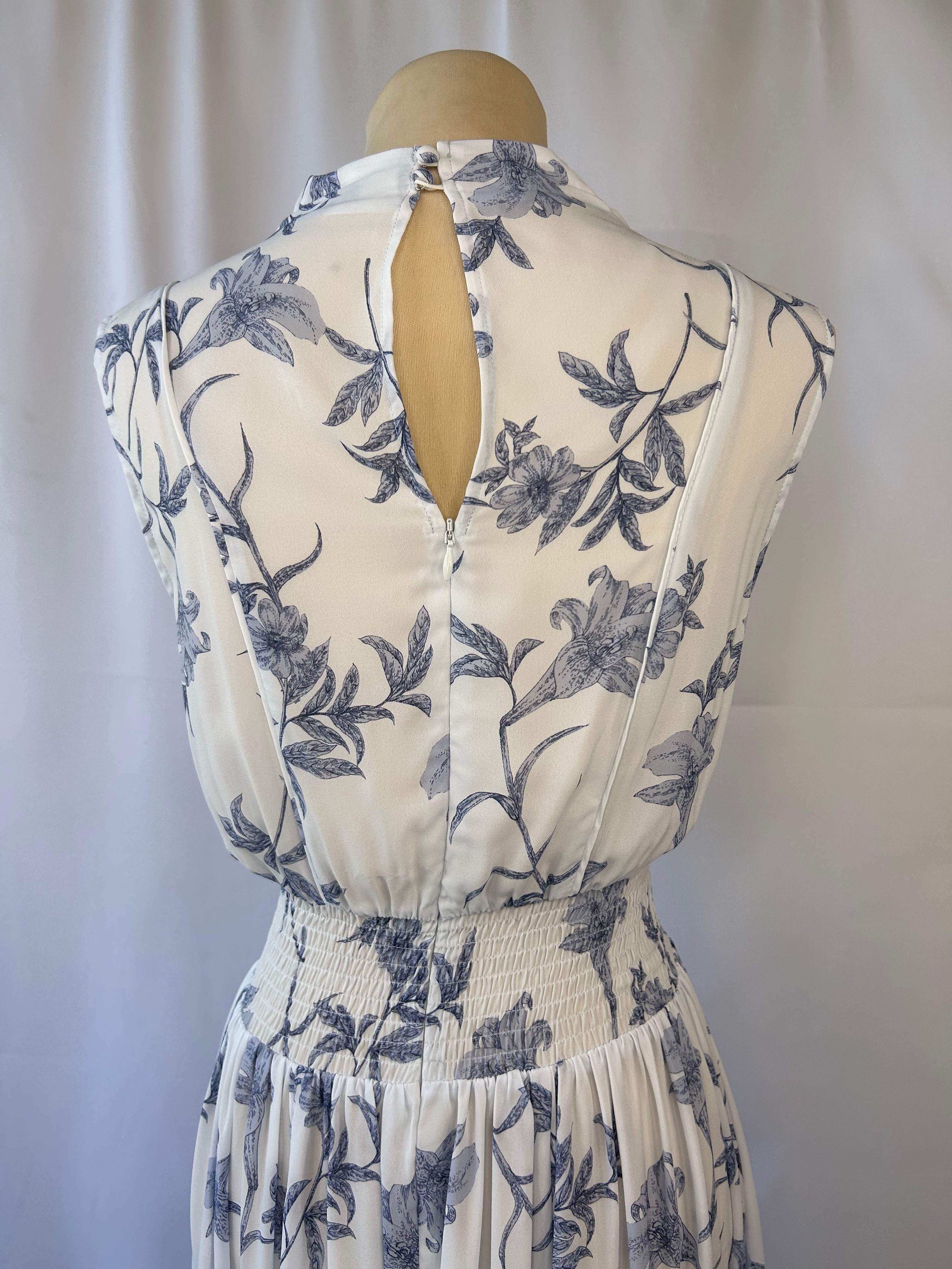 _Sleeveless Floral Dress