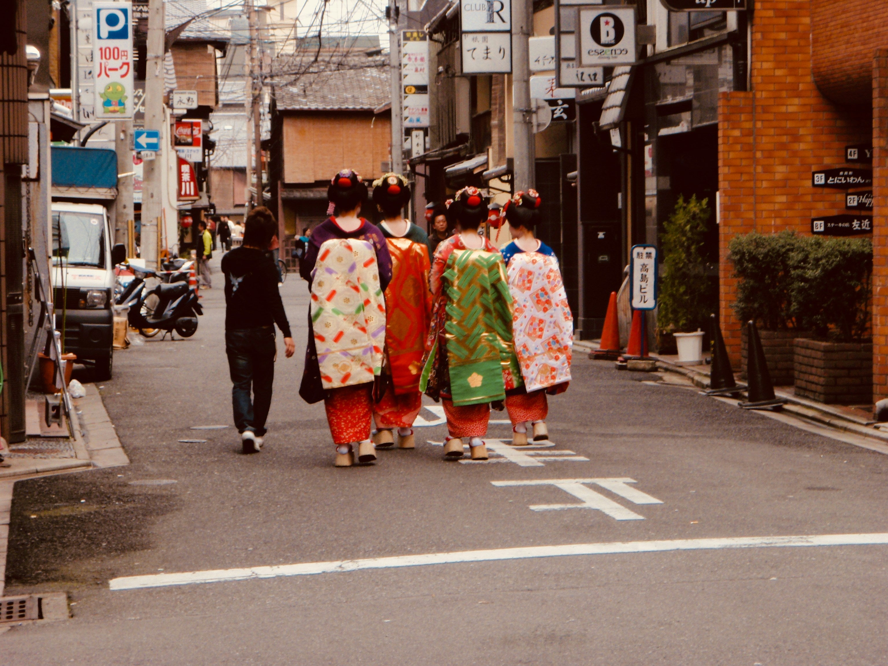 About IRODORI – IRODORI apparel